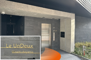 こちらが建物入口です。エレベーターで2F受付にお越しください。