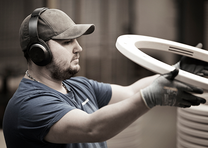 ストレスレスの歴史 - 職人の手仕事